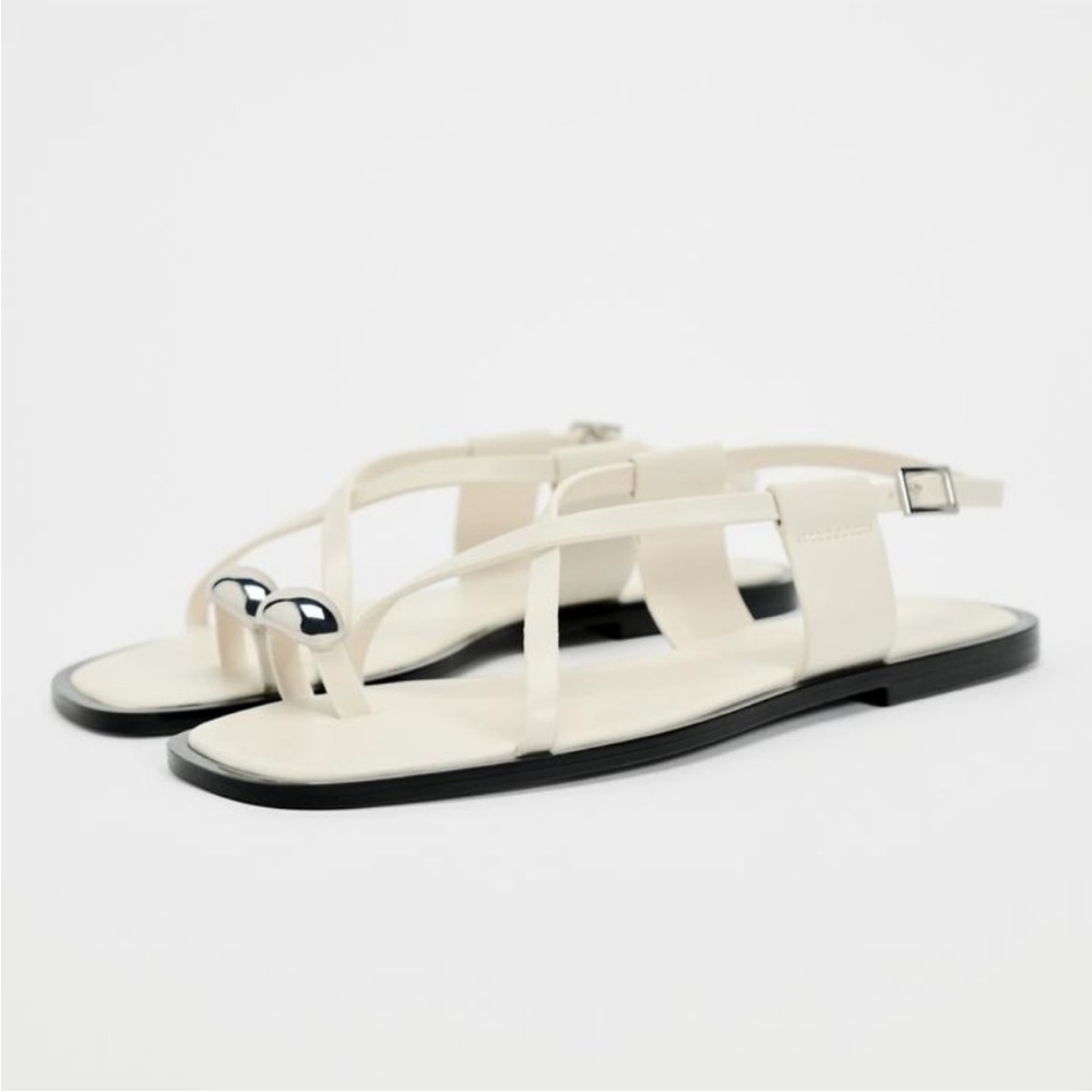 ✨ZARA✨FLAT STRAPPY SANDALS WITH METAL ORNAMENT - Picture 6 of 7